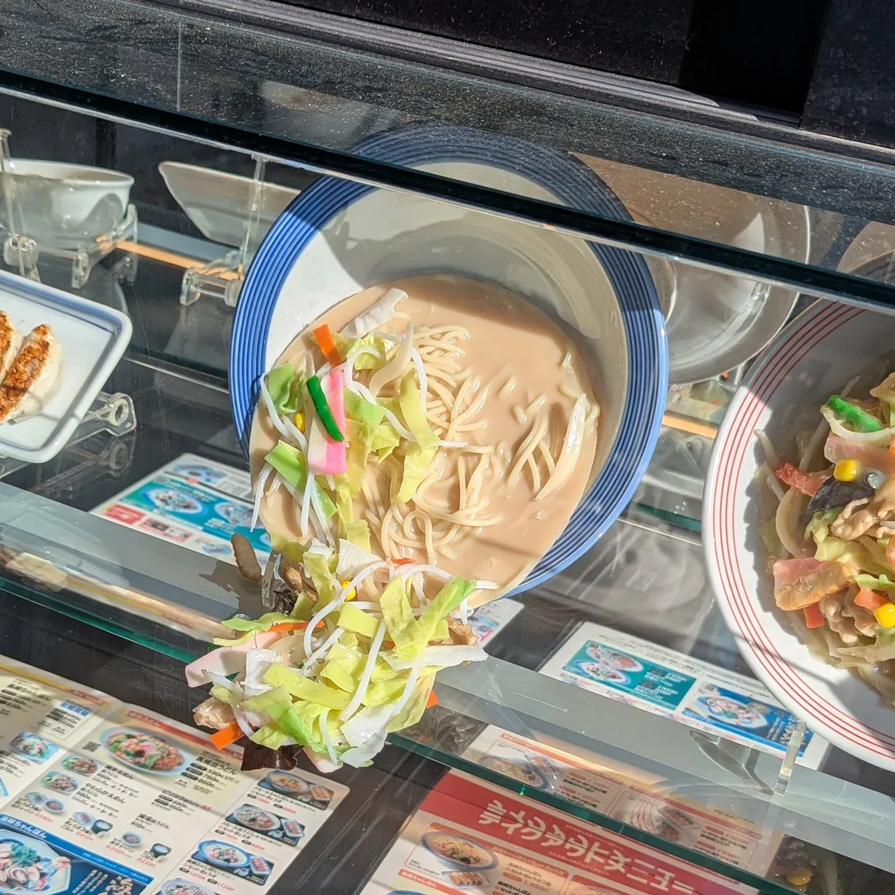 食物模型融化让人感受到高温。翻摄自X @tomozh