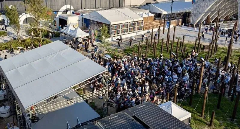 「謝神戲」大阪世博終場演出人潮爆棚。中央社