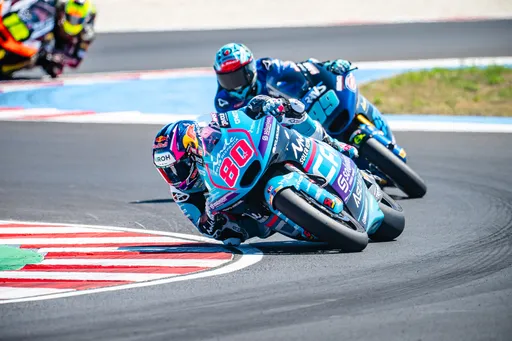 倍耐力全新E0125后胎强势称霸 Alonso与Quiles分别夺下Balaton Park首场Moto2与Moto3胜利