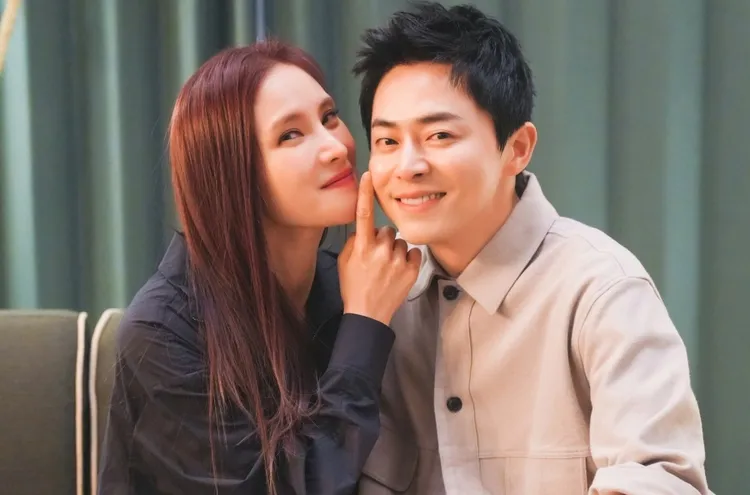 曹政奭（右）與GUMMY結婚近7年，日前宣布喜懷2寶。翻攝Netflix