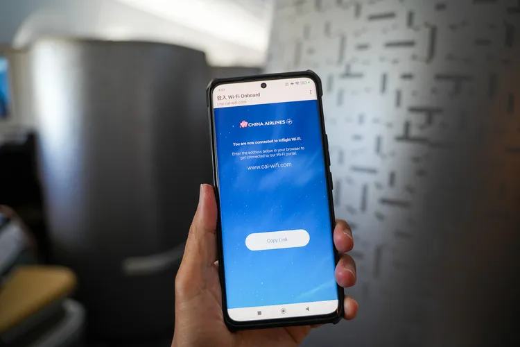 在瀏覽器連上Wi-Fi Onboard頁面（www.cal-wifi.com），即可開始體驗空中上網服務。田欣雲攝影