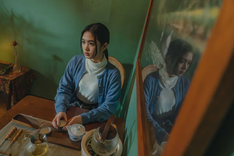 雷嘉汭在《詭鄉》眼神深藏秘密。一群獨角鯨娛樂提供