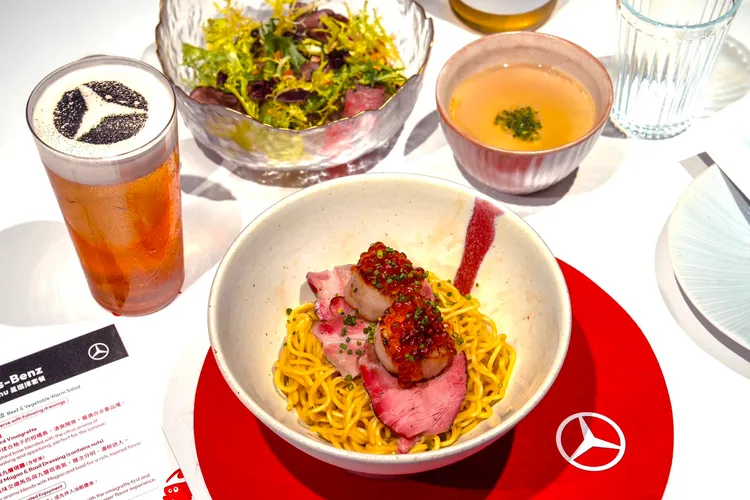 套餐由鳥苑 Torien Yakitori 主廚湯仲鴻（Tommy）與屏東 AKAME 主廚彭天恩（Alex）聯手設計。業者提供