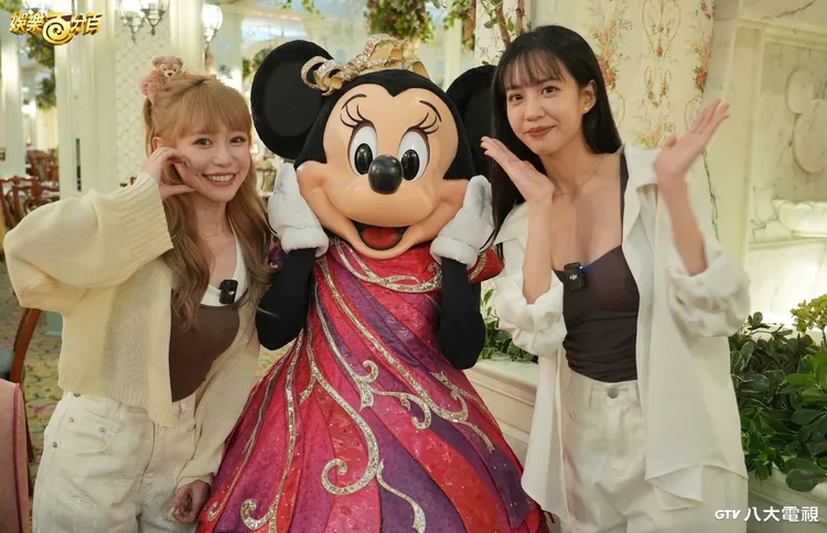 紀卜心、荳荳赴香港迪士尼。八大電視台提供