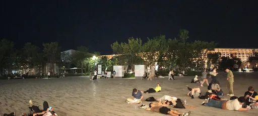 大阪世博地鐵故障 3萬人受困「躺地過夜」畫面曝光