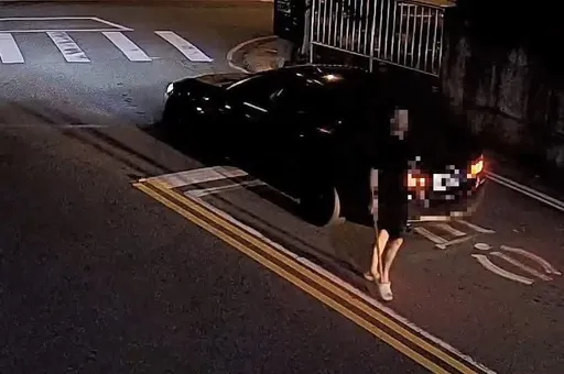 醉男不滿後車閃燈持棍攔車 反被查獲酒駕又藏毒!還裝傻拒測
