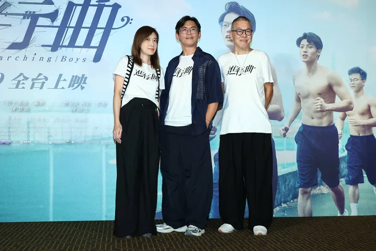 《進行曲》監製陳慧如（左）和陳鴻元（右）與導演姜瑞智。娛樂中心攝