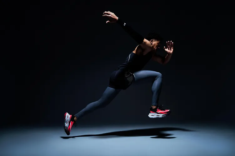 「UA HALO」系列將時尚元素注入與既有的高性能基因。品牌提供