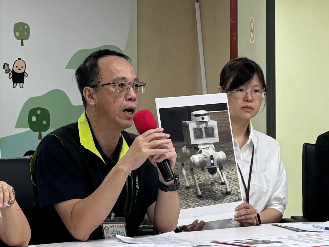 王健忠强调北市府仅购买服务,机器狗是厂商自行发想、购买。张彩茜摄