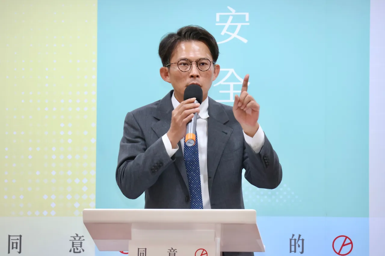 民众党核三延役公投正声亮「同意,更好的台湾」记者会 民众党主席黄国昌。庄宗达摄