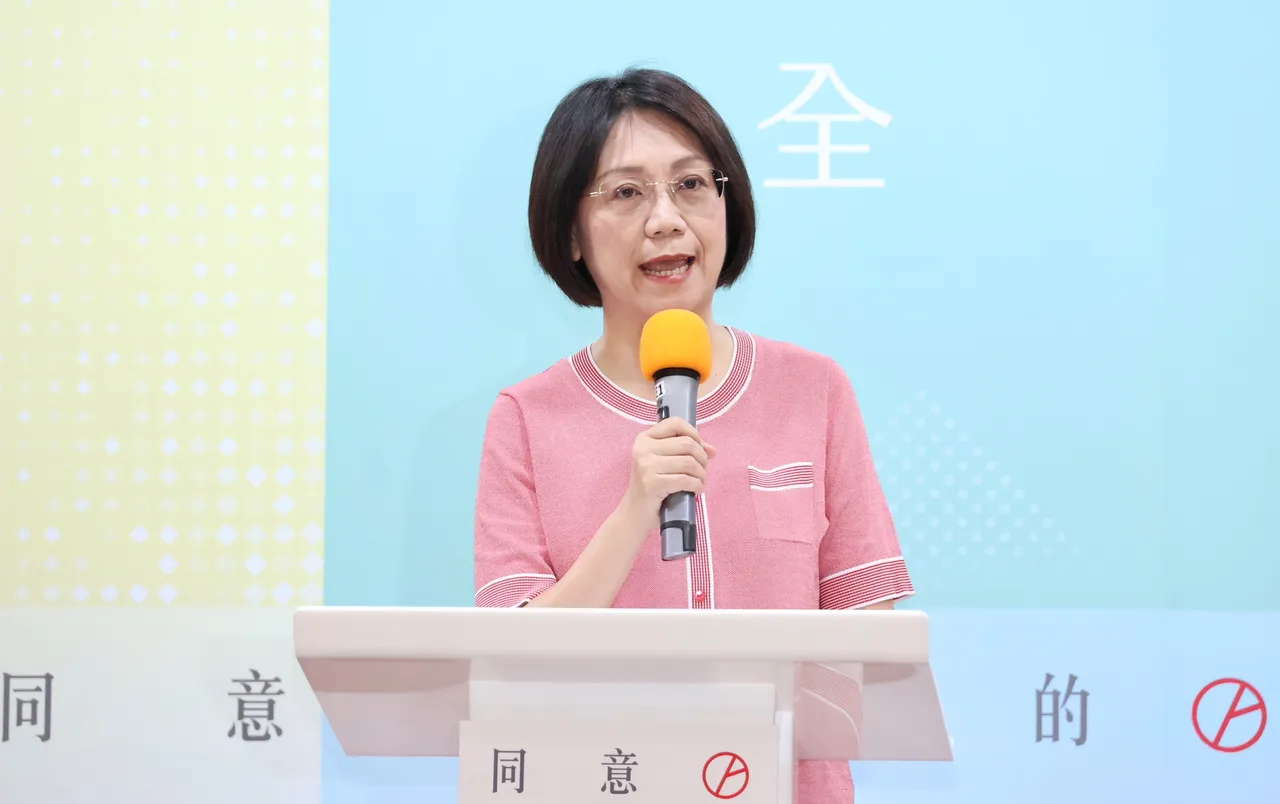 民众党核三延役公投正声亮「同意,更好的台湾」记者会 国民党立委翁晓玲。庄宗达摄