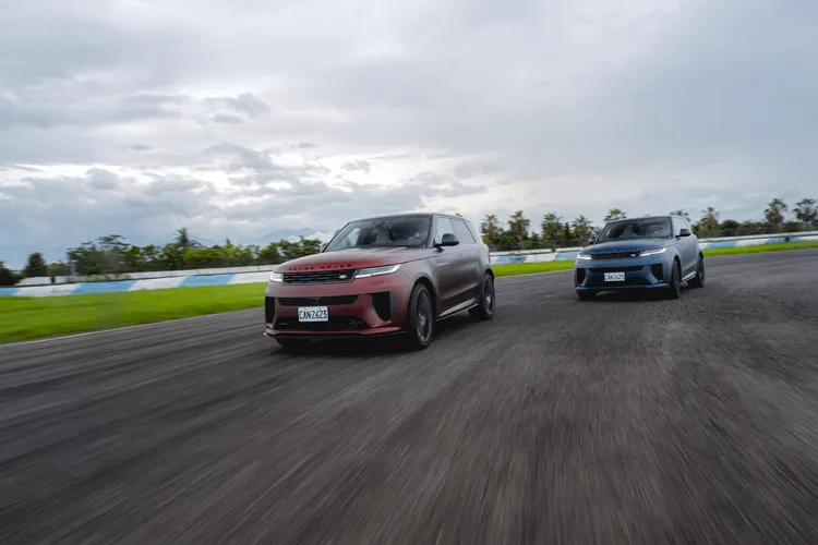 Range Rover Sport SV Edition Two或許不是一台時刻「血脈賁張」的性能車，卻是一輛能讓你安心、從容地去享受速度與操控的豪華運動休旅。JLR Taiwan提供