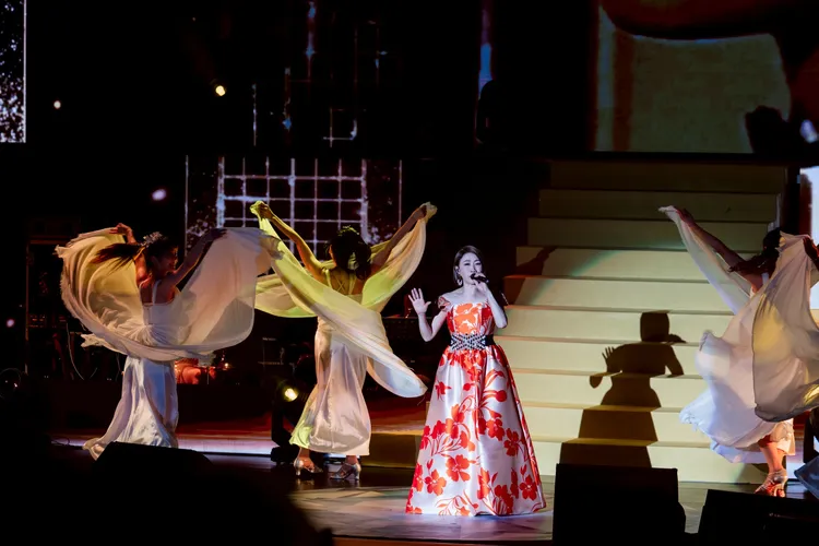 李翊君美聲獻唱。萬星傳播提供