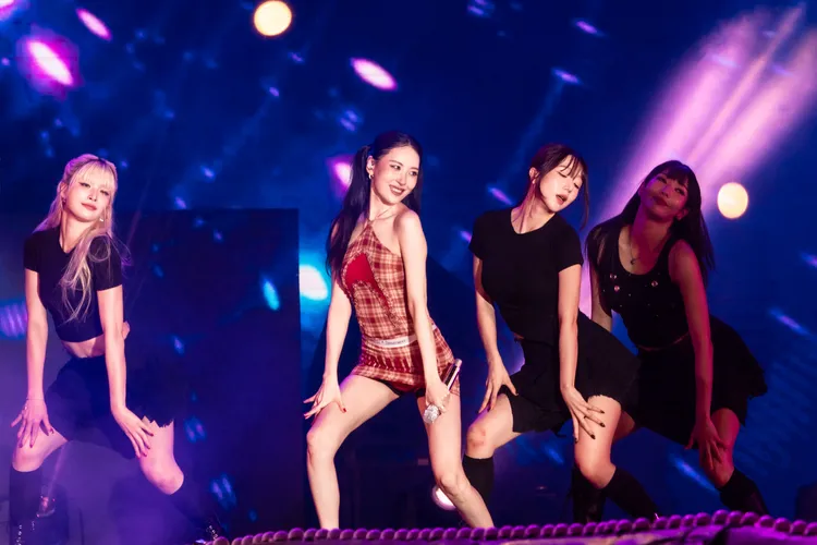 宣美學台語「哇愛哩」。讀者提供