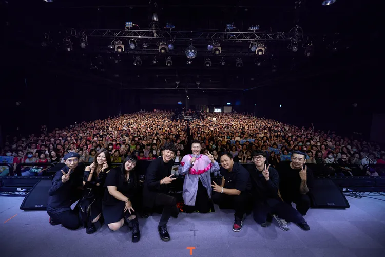 許富凱返鄉開唱，台下虛無坐席。寬宏藝術X何樂音樂提供