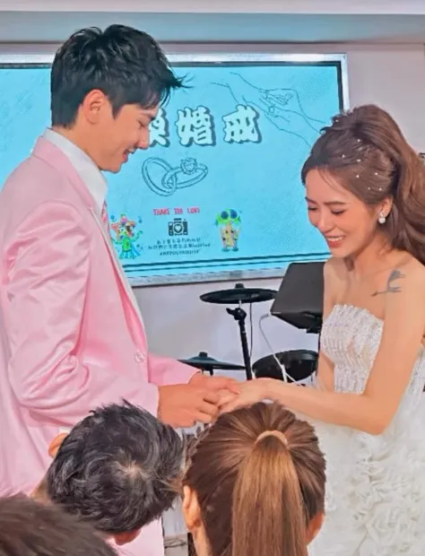 金陽與Bibi交換戒指。翻攝9__bibi IG