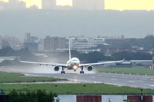 楊柳颱風亂海空!全台129船班停航、飛機取消381架次