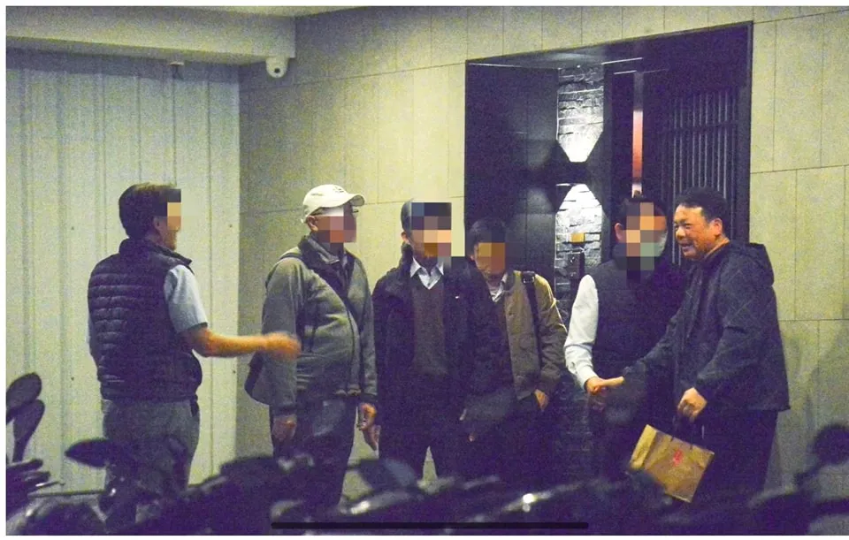 檢察官們和吳乃仁聚餐到最後一刻並一起離開。翻攝侯漢廷臉書