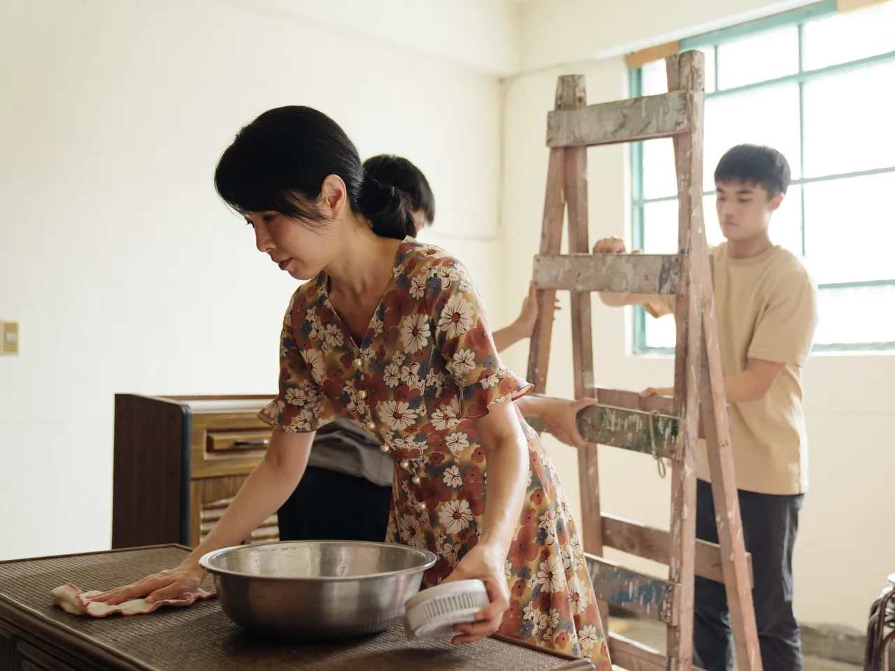 潘亲御与天心饰演母子。大爱电视台提供