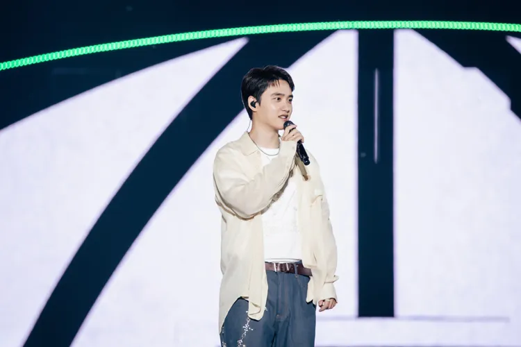 都敬秀來台嗑鍋，沙茶醬裡加蛋黃很懂吃。D-SHOW提供