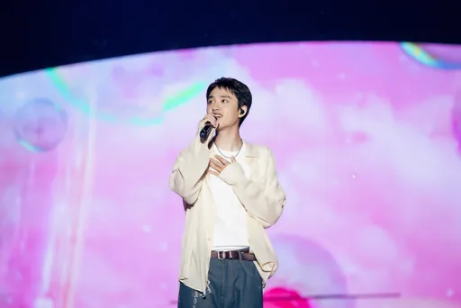 都敬秀飙唱EXO夯曲连发!沙茶酱加蛋黄赞叹「台湾火锅也太好吃」
