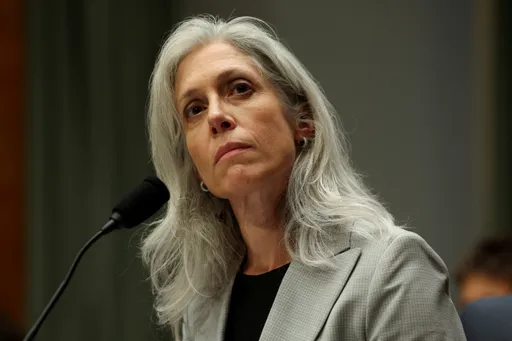 公共卫生政策掀风暴!美国CDC主任拒辞职遭白宫开除 多名高层跟进请辞