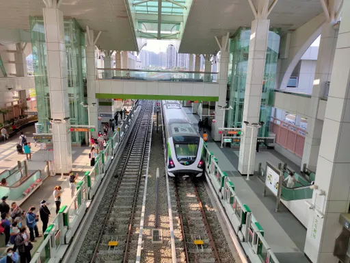 高雄男謊報中捷旅客跌落軌道 害列車延誤2分鐘!社維法送辦