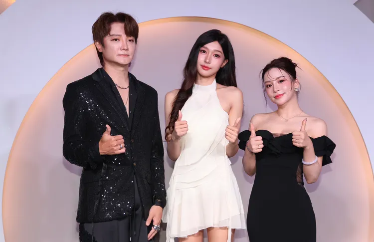 阿沁（左起）、夏娜和斳雅茹（芽兒）擔任歌唱大賽評審。莊宗達攝