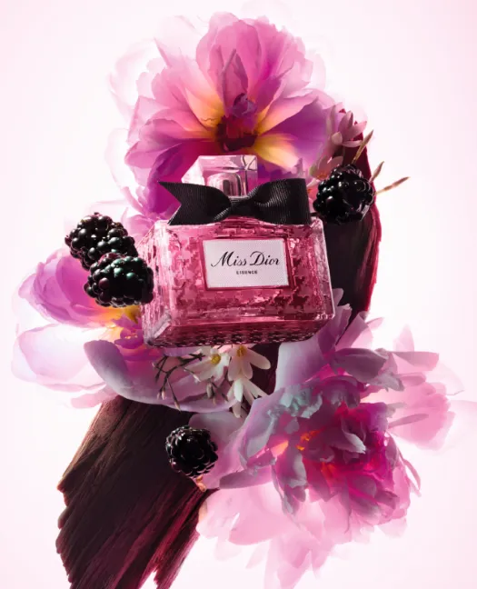 Dior全新MISS DIOR极致香精,35ml/4100元、50ml/5250元、80ml/7550元。品牌提供