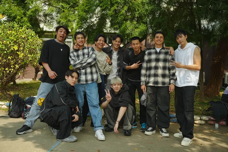  《九條好漢在一班》九位新兵尚未剃頭前的帥氣模樣。台視提供