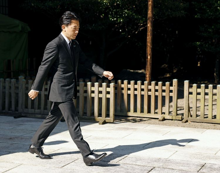 終戰80年！「明日之星」小泉進次郎參拜靖國神社　石破茂內閣首人