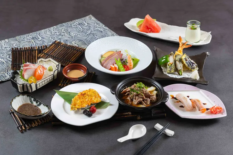 福容台北一館推出「霸氣父親月」餐飲活動，不限平假日，凡同桌有一位「準爸爸」或出示身分證字號有兩個8，即享全館餐飲最高74折。業者提供