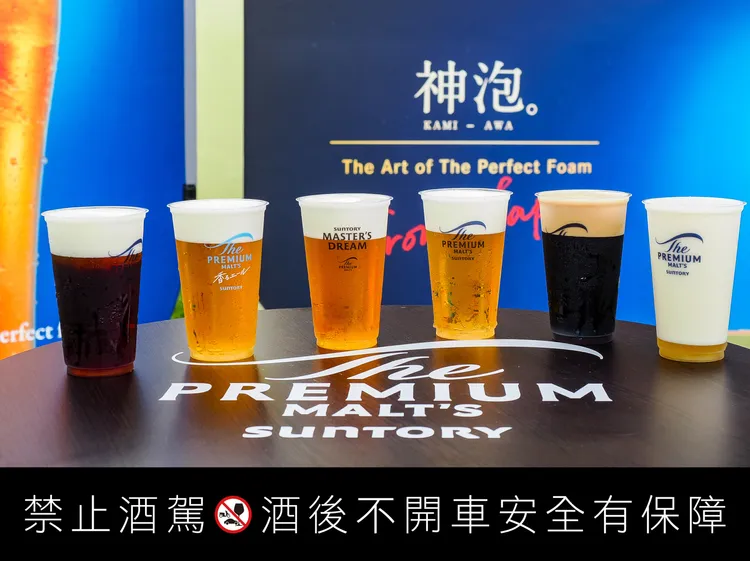 全新「神泡BAR」以嶄新的店裝視覺完美升級，每日提供限量六款頂級生啤酒，滿足不同啤酒控的味蕾。品牌提供