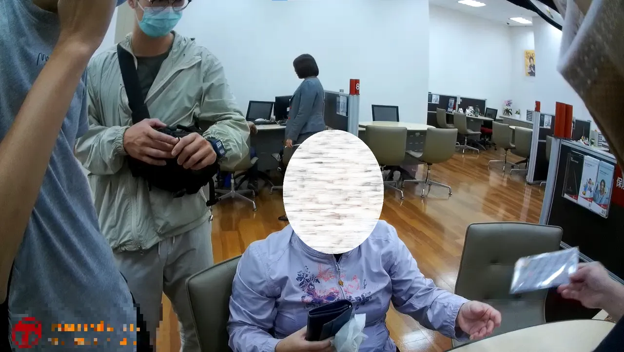林女深陷网恋温柔乡,竟提供帐户供洗钱,讯后被依法起诉。翻摄画面