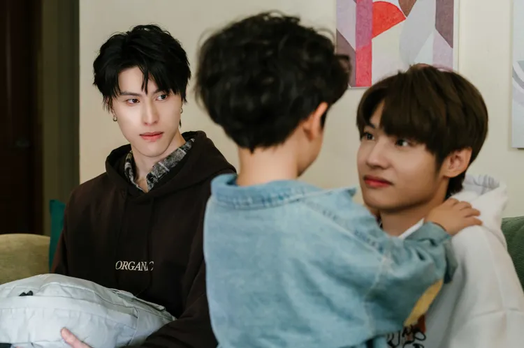 佔有慾極強的成晞（左）連王君豪與小朋友玩耍也吃醋。《秘密關係Secret Lover》製作單位提供