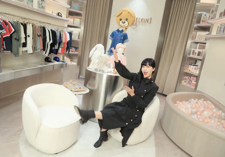 廖曉喬親自現身，體驗新店升級過後帶來的高質感親子互動空間。微風提供