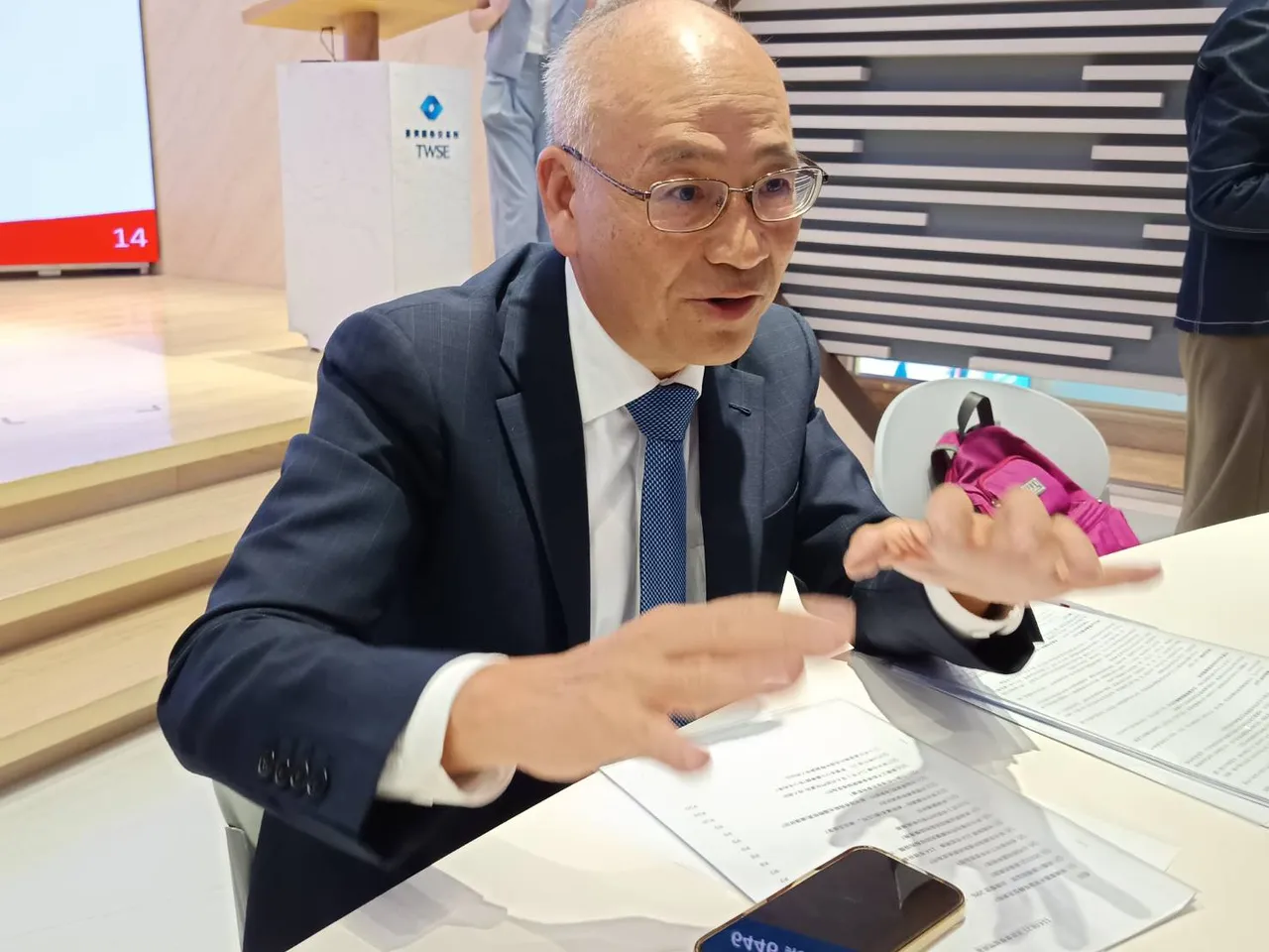 新纖昨舉行法人說明會,新纖總經理歐金達表示利空因素消除下半年「往好的方向走」。許麗珍攝