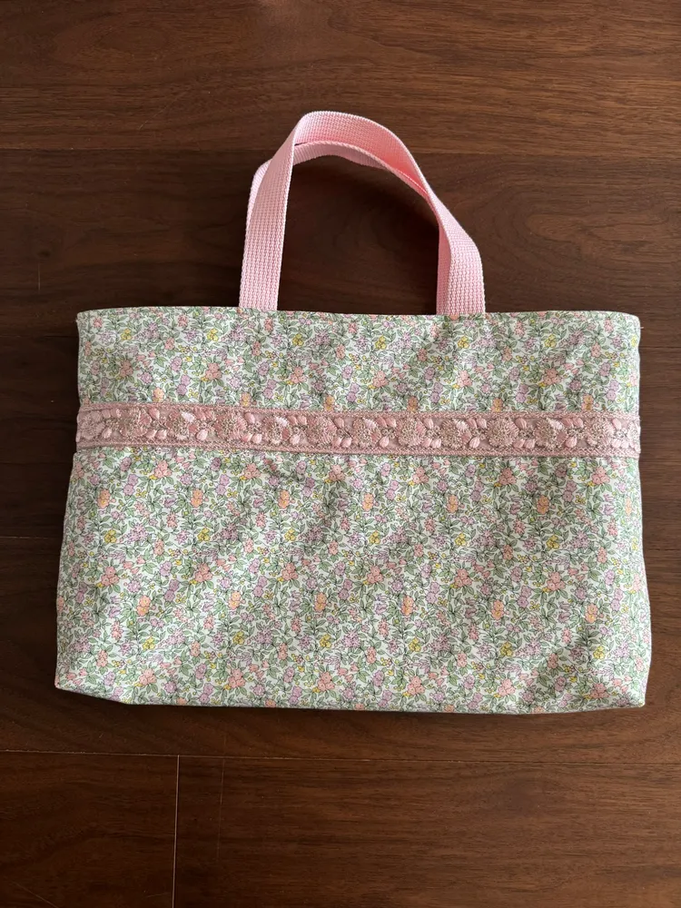 北川景子為了製作女兒的幼稚園用品，久違開始使用縫紉機。翻攝北川景子X