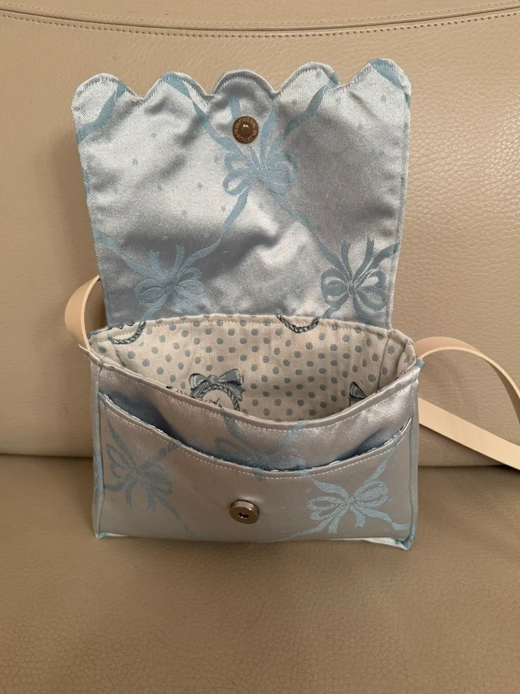 包包內有夾層設計。翻攝北川景子X