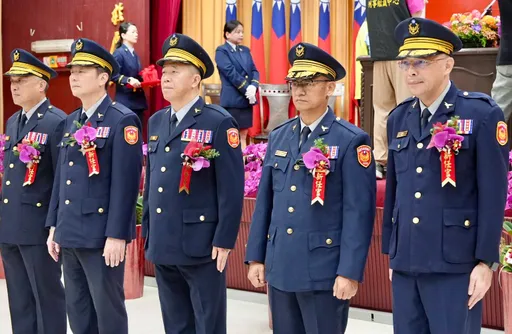 不妙!高市警升官典禮「鞋底竟脫落」 命理師:當心遭拔官