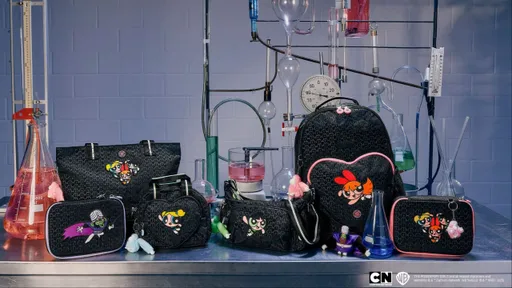 Kipling《飛天小女警》聯名太Q了! 反派魔人啾啾也萌化