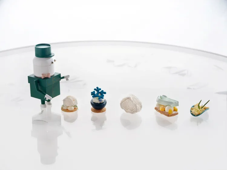 《蔚藍金萃》奢華下午茶饗宴甜點。台北文華東方酒店提供