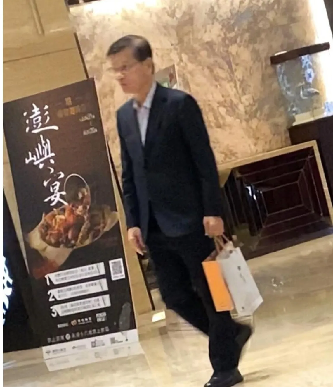前中研院长翁启惠也受邀出席宴席。翻摄侯汉廷脸书