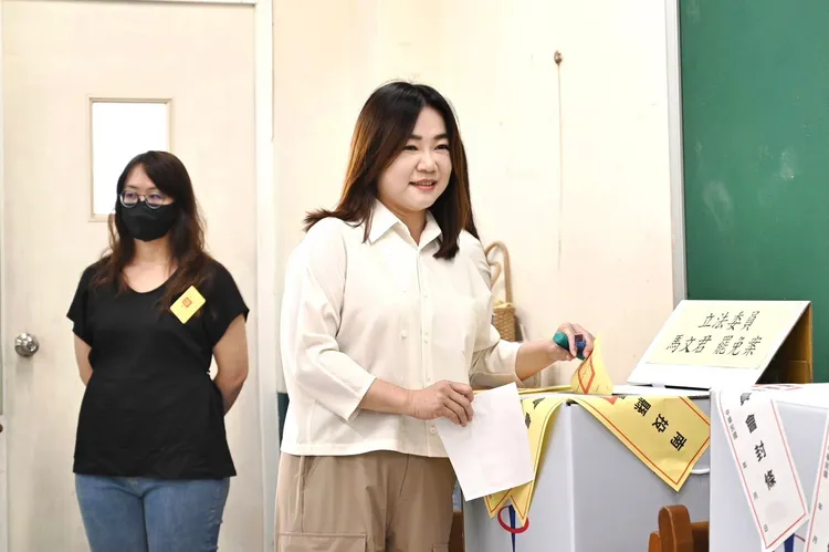 馬文君目前開票狀況，不同意罷免領先同意罷免。取自臉書