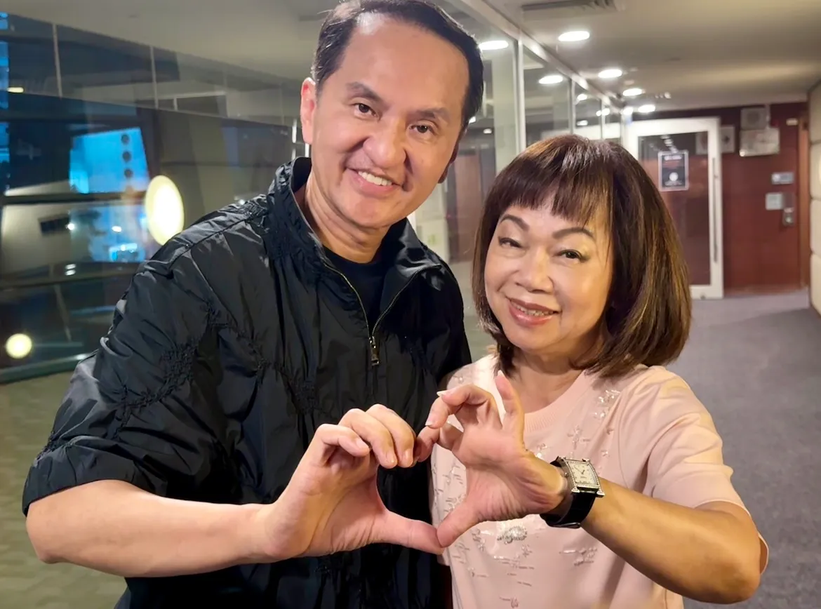 夏姿创办人王太(右)与爱尔丽集团总裁常如山一同朝圣江蕙演唱会。娱乐中心摄