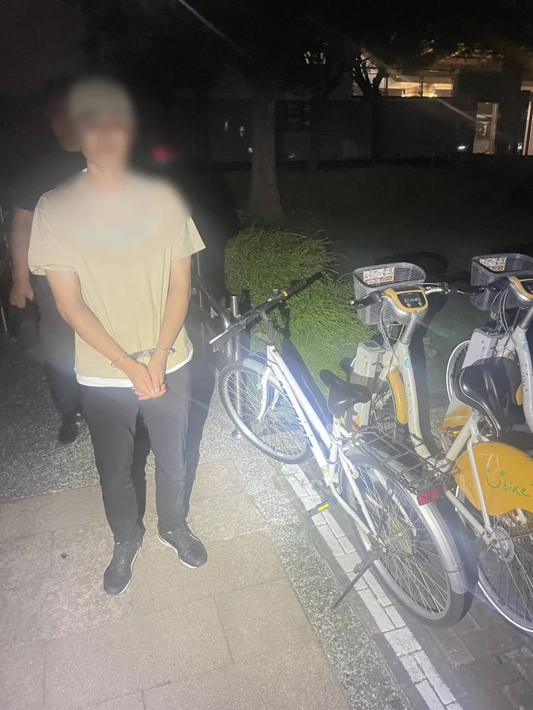 仁武警方到新竹將陳嫌帶回。翻攝畫面