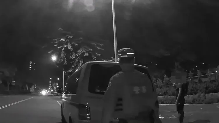 警方到場登記在場3人身分，依社維法裁處，並移由主管機關消防局處置。民眾提供