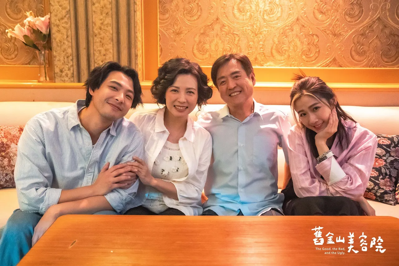 「江家人」连晨翔(左起)、陈孝萱、检场、方志友。TVBS提供