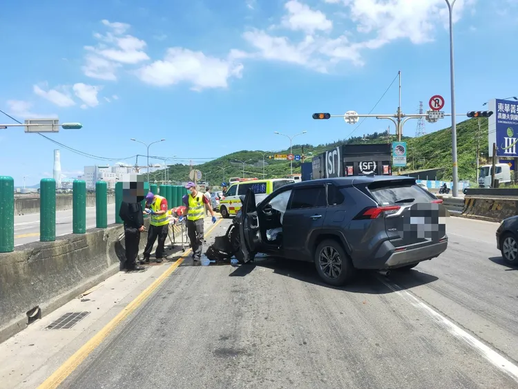 台61線中午發生3車追撞事故。翻攝畫面
