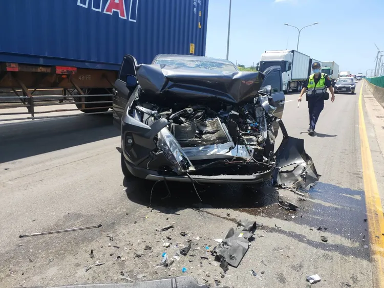 台61線中午發生3車追撞事故。翻攝畫面